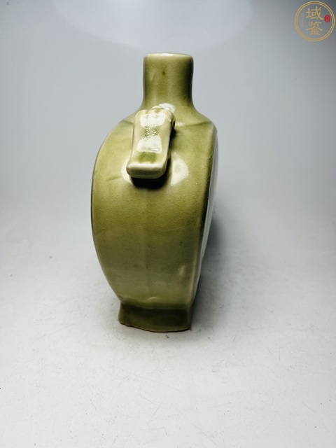 古玩陶瓷豆青釉雙耳抱月瓶拍賣,當(dāng)前價(jià)格0元