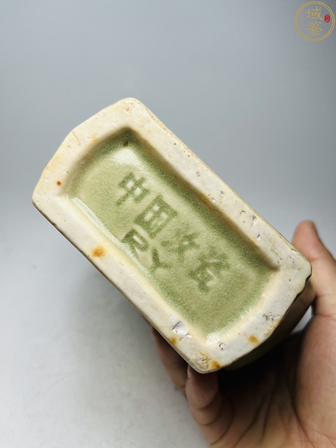 古玩陶瓷豆青釉雙耳抱月瓶拍賣,當(dāng)前價(jià)格0元