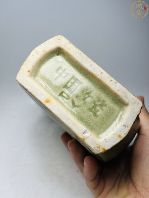 古玩陶瓷豆青釉雙耳抱月瓶拍賣,當(dāng)前價(jià)格0元