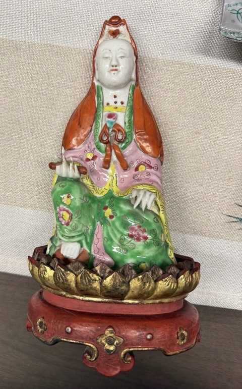古玩陶瓷粉彩觀音瓷塑真品鑒賞圖