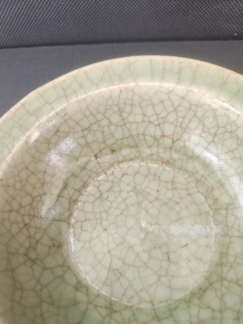 古玩陶瓷龍泉青瓷折沿盤真品鑒賞圖