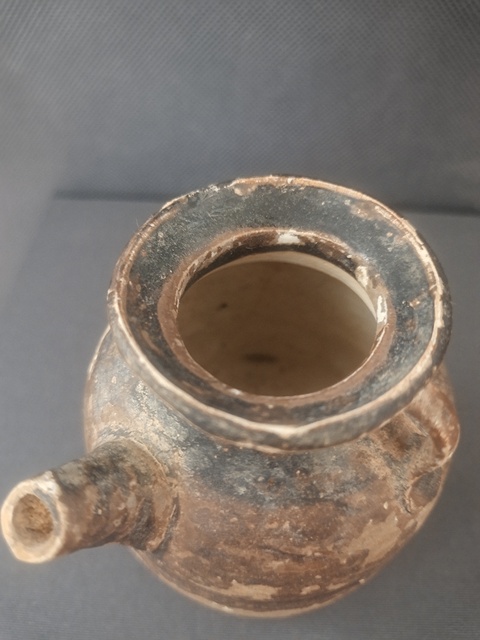 古玩陶瓷褐釉執壺真品鑒賞圖