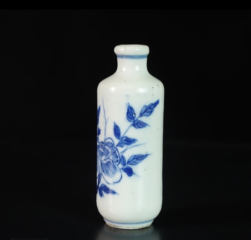 古玩陶瓷青花花卉紋鼻煙壺真品鑒賞圖