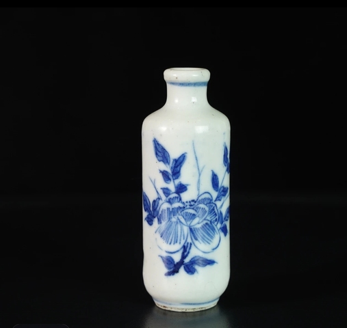 古玩陶瓷青花花卉紋鼻煙壺真品鑒賞圖