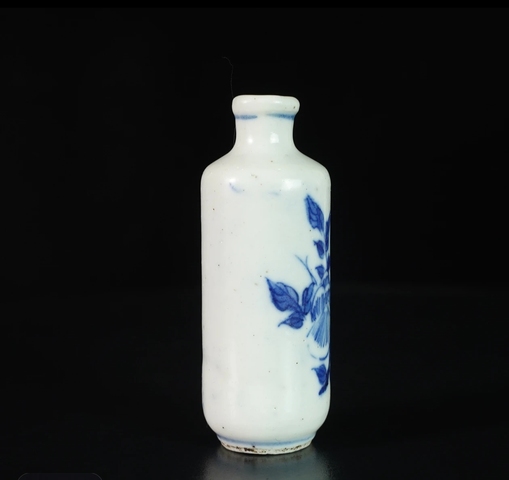 古玩陶瓷青花花卉紋鼻煙壺真品鑒賞圖