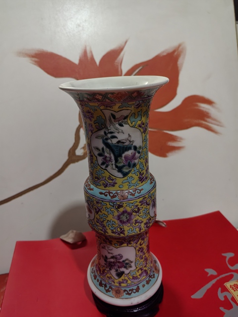 粉彩花鳥紋花觚拍賣，當前價格2800元