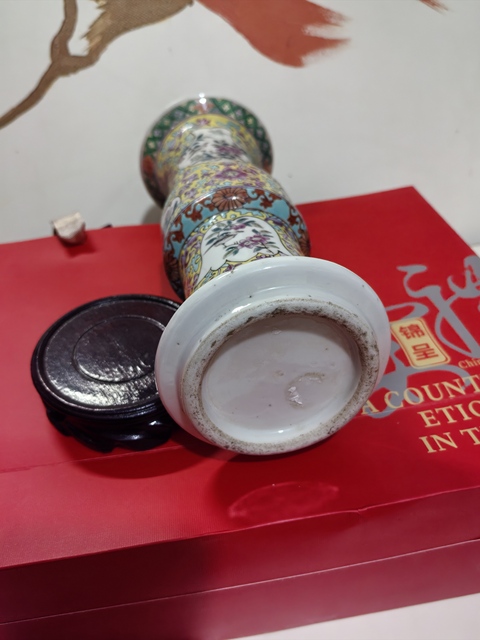古玩陶瓷粉彩花鳥紋花觚拍賣,當(dāng)前價(jià)格2800元