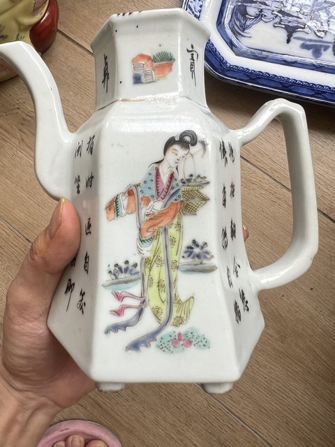 古玩陶瓷陳華珍款人物詩(shī)紋執(zhí)壺真品鑒賞圖