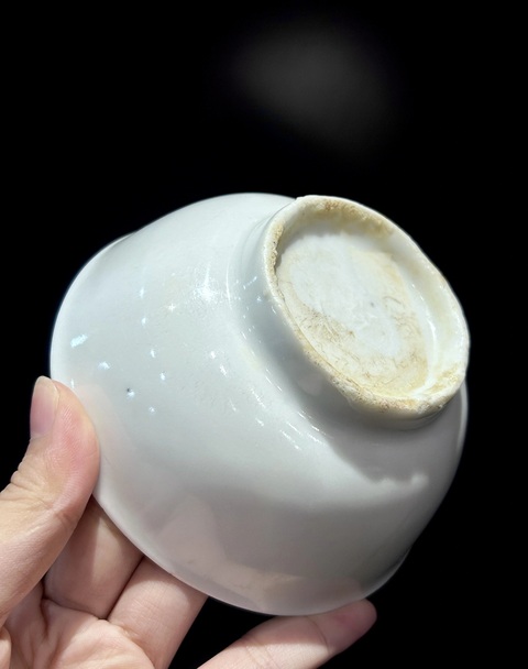 古玩陶瓷明德化窯白釉碗真品鑒賞圖