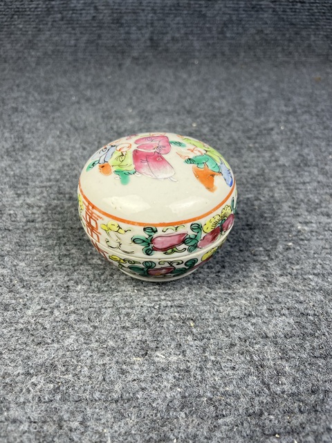古玩陶瓷粉彩五子折桂蓋盒拍賣,當(dāng)前價(jià)格888元