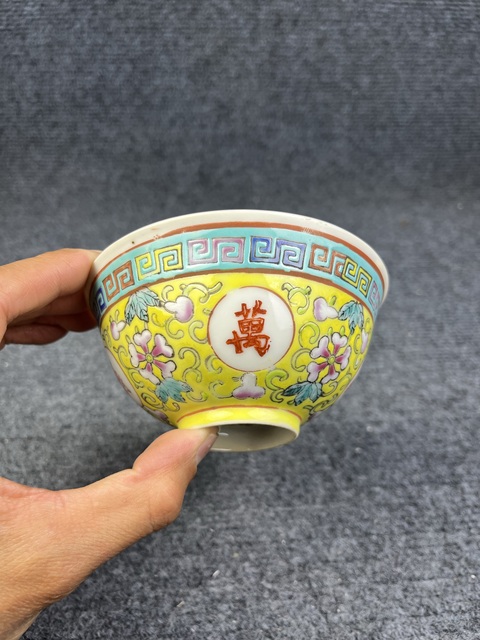 古玩陶瓷黃地粉彩福祿萬代萬壽無疆紋碗拍賣,當前價格888元