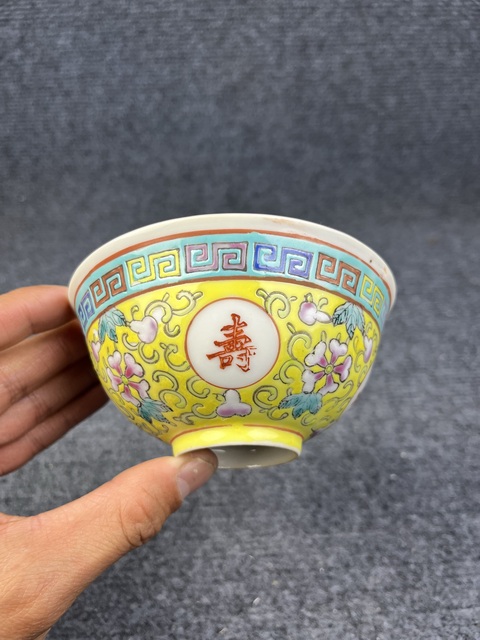 古玩陶瓷黃地粉彩福祿萬代萬壽無疆紋碗拍賣,當前價格888元