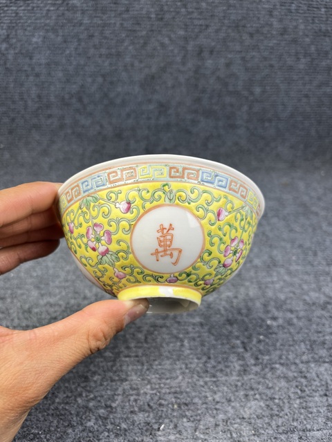 古玩陶瓷黃地粉彩福祿萬代萬壽無疆紋碗拍賣,當前價格1088元