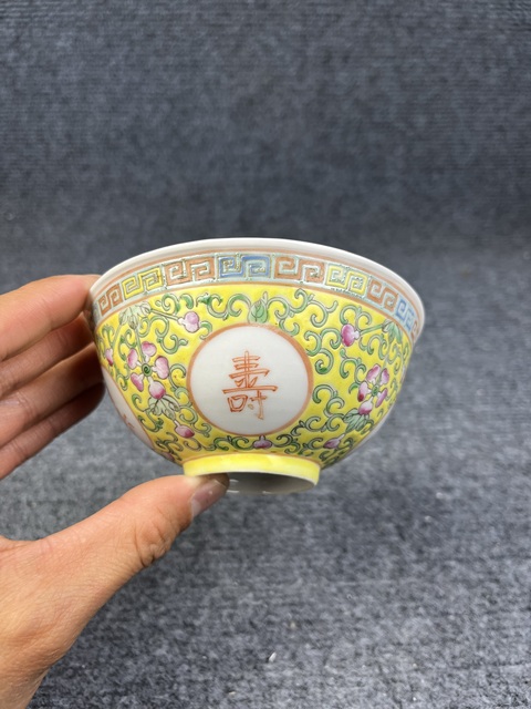 古玩陶瓷黃地粉彩福祿萬代萬壽無疆紋碗拍賣,當前價格1088元
