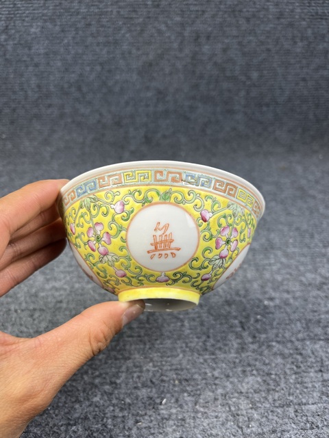 古玩陶瓷黃地粉彩福祿萬代萬壽無疆紋碗拍賣,當前價格1088元