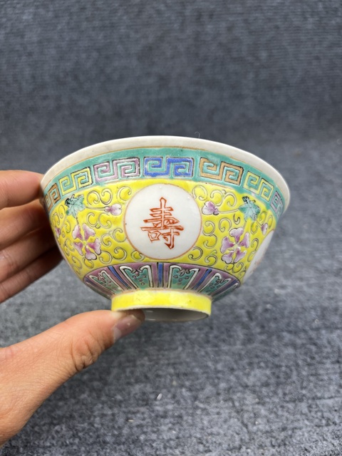 古玩陶瓷黃地粉彩福祿萬代萬壽無疆紋碗拍賣，當前價格599元