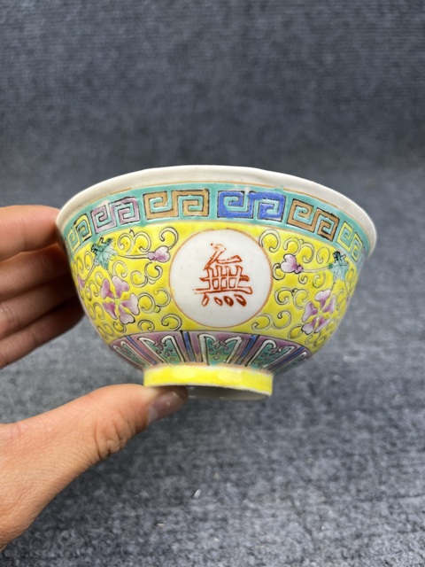 古玩陶瓷黃地粉彩福祿萬代萬壽無疆紋碗拍賣，當前價格599元