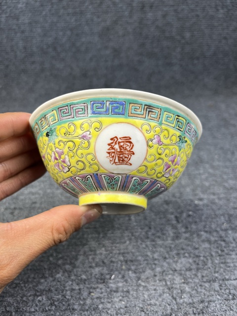 古玩陶瓷黃地粉彩福祿萬代萬壽無疆紋碗拍賣，當前價格599元