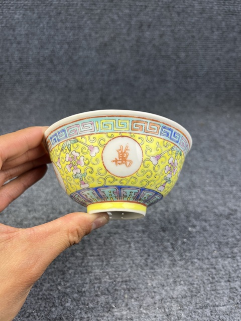 古玩陶瓷黃地粉彩福祿萬代萬壽無疆紋碗拍賣,當前價格999元
