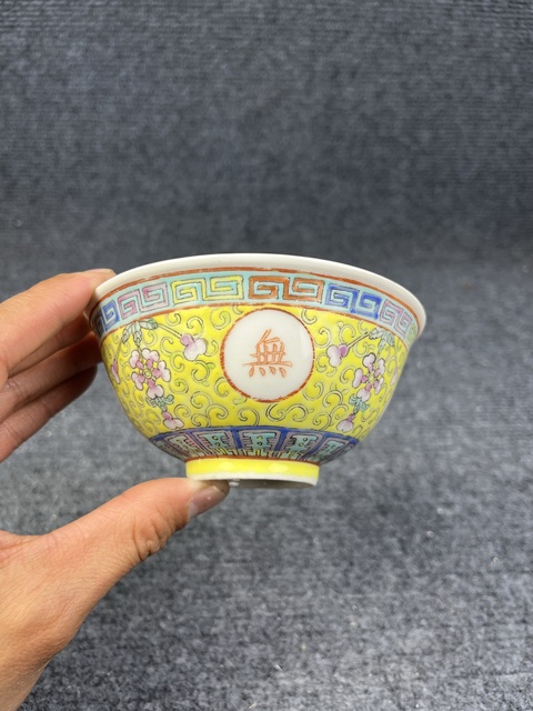 古玩陶瓷黃地粉彩福祿萬代萬壽無疆紋碗拍賣,當前價格999元