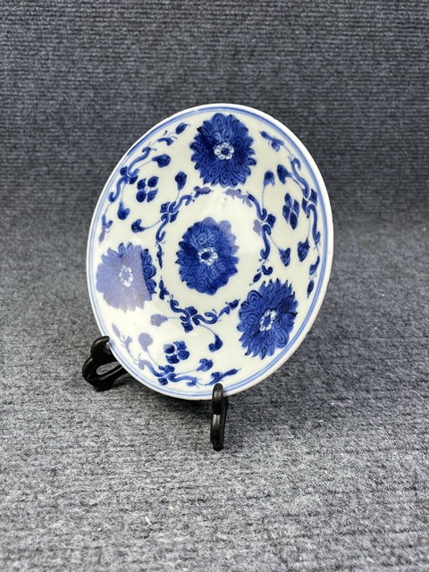 古玩陶瓷青花西番蓮花卉紋盤拍賣，當(dāng)前價(jià)格888元