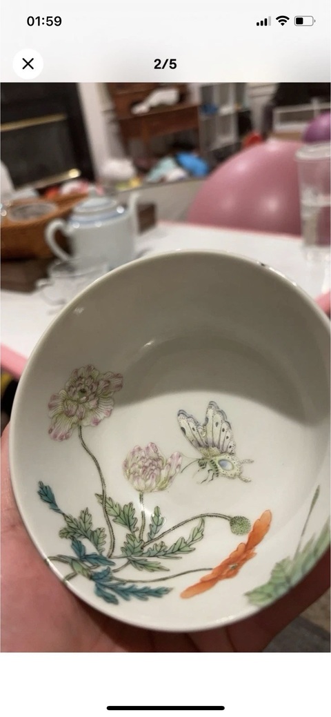 古玩陶瓷經笥堂制款花蝶紋粉彩碗真品鑒賞圖