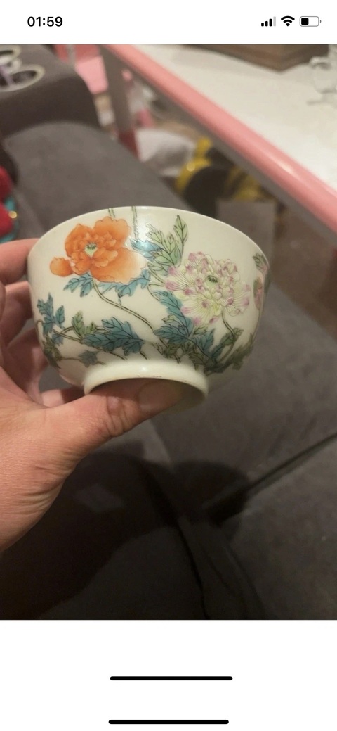 古玩陶瓷經笥堂制款花蝶紋粉彩碗真品鑒賞圖