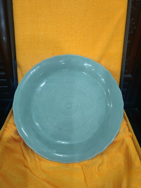 古玩陶瓷乾隆本朝本款冬青釉花口大盤拍賣，當前價格16500元