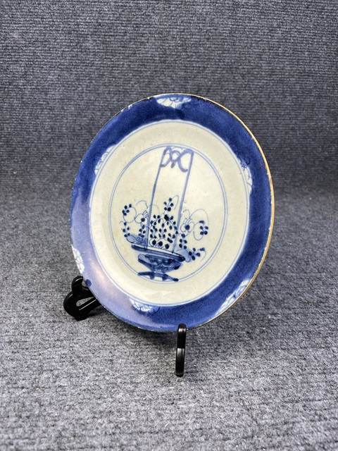古玩陶瓷康熙·青花提籃花卉紋盤真品鑒賞圖