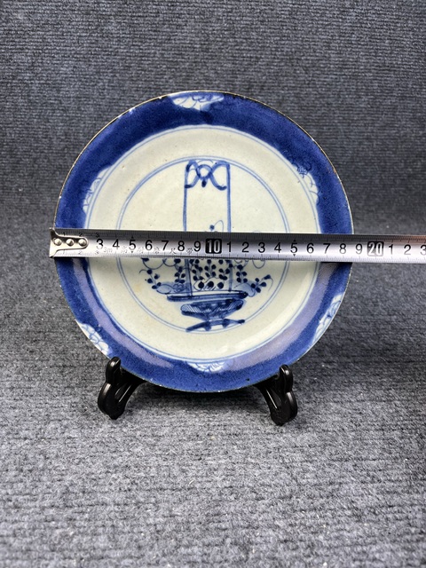 古玩陶瓷康熙·青花提籃花卉紋盤真品鑒賞圖