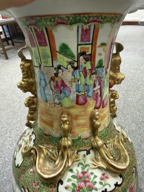 古玩陶瓷人物花鳥蝶紋螭龍獅耳廣彩瓶拍賣，當前價格12800元