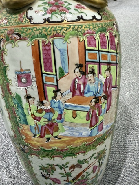 古玩陶瓷人物花鳥蝶紋螭龍獅耳廣彩瓶拍賣，當前價格12800元