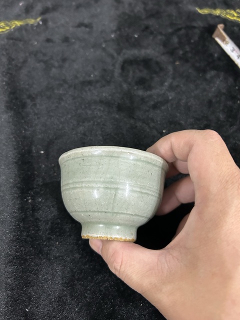 古玩陶瓷晚明青釉暗刻杯拍賣,當前價格1200元