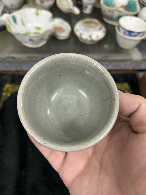 古玩陶瓷晚明青釉暗刻杯拍賣,當前價格1200元
