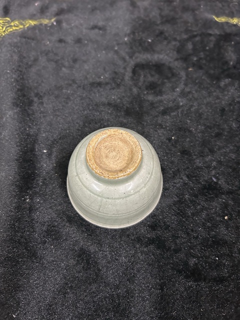 古玩陶瓷晚明青釉暗刻杯拍賣,當前價格1200元