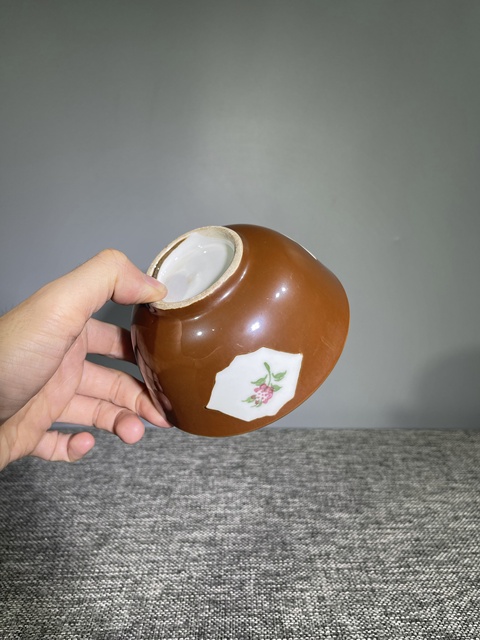 古玩陶瓷民國.紫金釉開光釉下彩花卉紋碗拍賣,當前價格0元