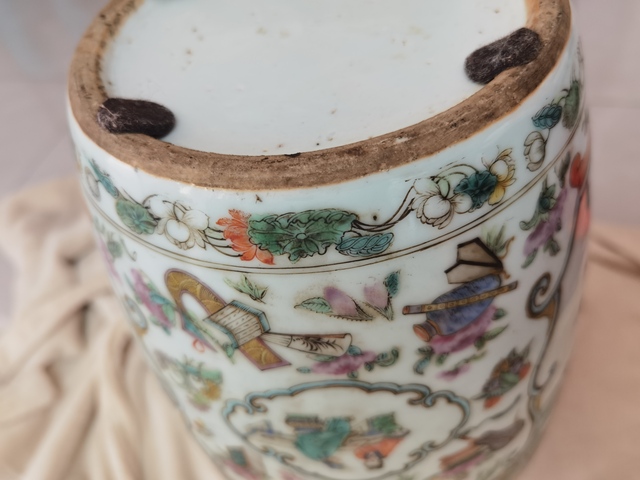 古玩陶瓷人物紋廣彩瓶拍賣，當前價格35000元