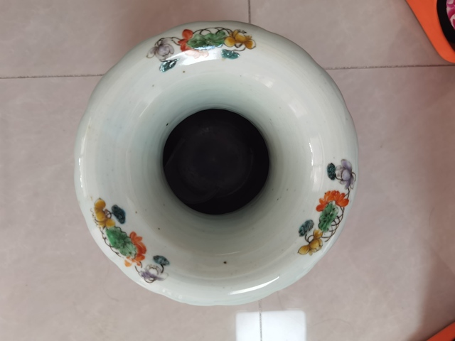 古玩陶瓷人物紋廣彩瓶拍賣，當前價格35000元