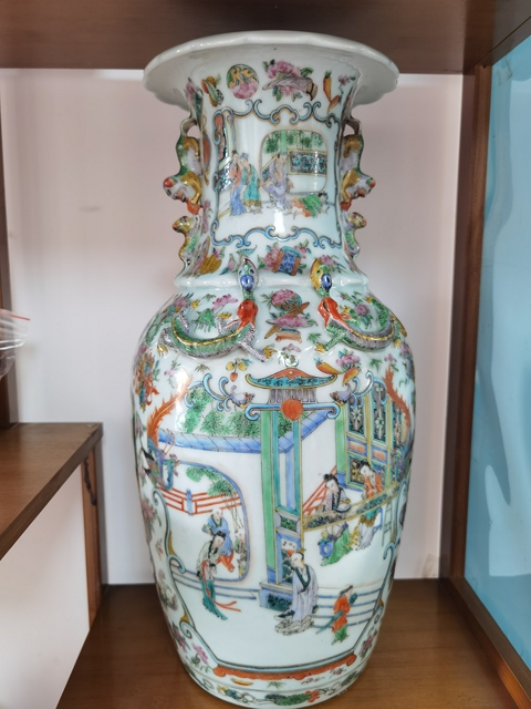 古玩陶瓷人物紋廣彩瓶拍賣，當前價格35000元