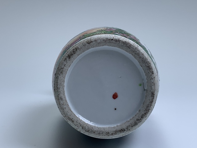 古玩陶瓷清晚期·廣彩花鳥人物紋螭龍雙耳瓶真品鑒賞圖