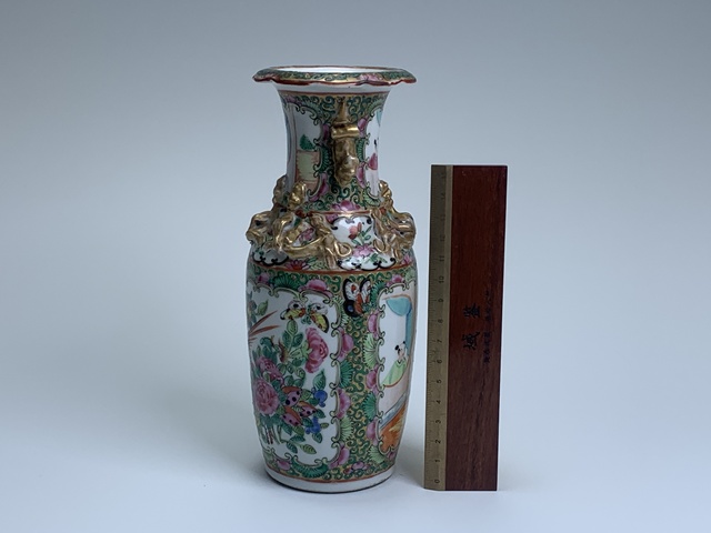 古玩陶瓷清晚期·廣彩花鳥人物紋螭龍雙耳瓶真品鑒賞圖