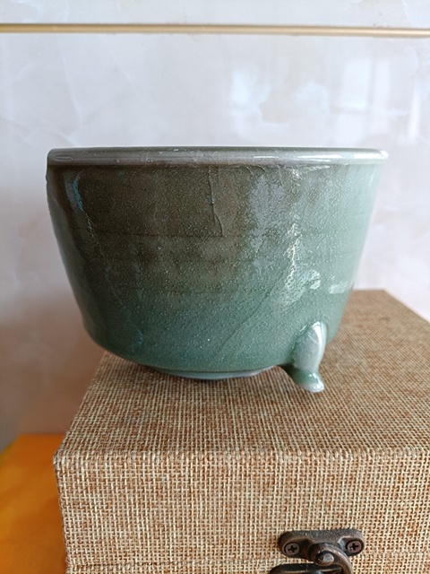 古玩陶瓷精品南宋龍泉梅子青釉吊腳爐拍賣，當(dāng)前價(jià)格598元
