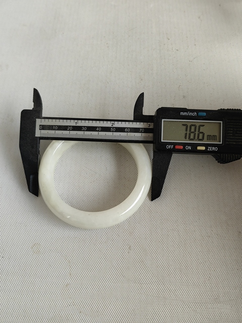 古玩玉器和田玉雕“素紋手鐲”拍賣,當前價格999元