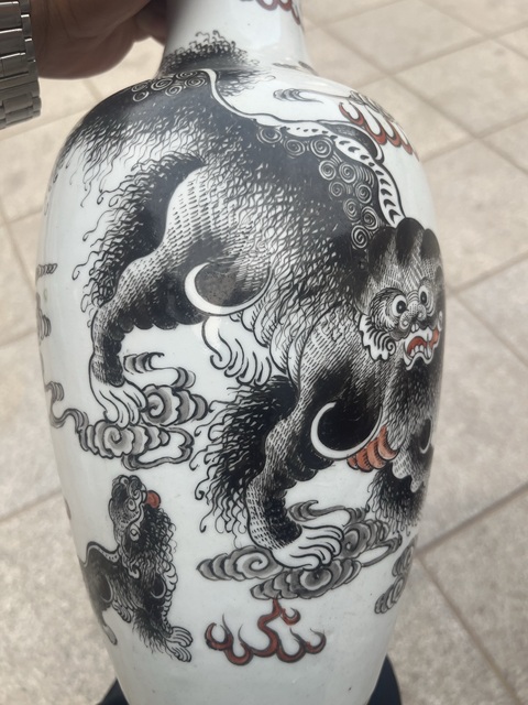 古玩陶瓷墨彩太獅少保圖紋瓶真品鑒賞圖