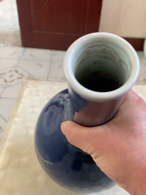 古玩陶瓷霽藍(lán)釉膽式瓶，模糊，偏老真品鑒賞圖