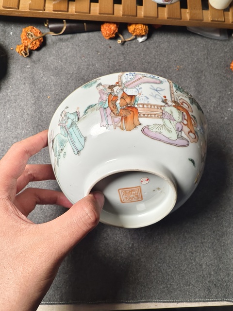 古玩陶瓷人物紋粉彩碗真品鑒賞圖