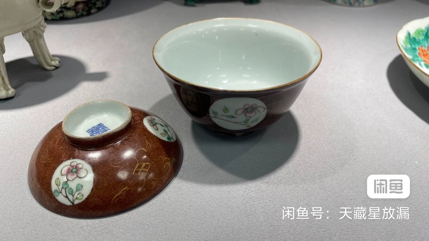 古玩陶瓷珊瑚紅開光粉彩花卉紋蓋碗真品鑒賞圖