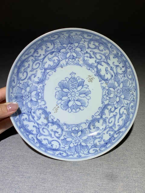 古玩陶瓷大清乾隆年製官窯本朝款細路纏枝蓮青花盤拍賣，當前價格1500元