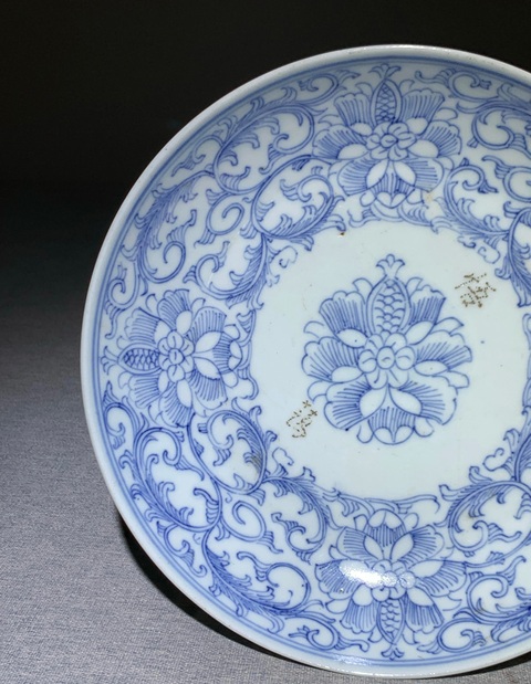 古玩陶瓷大清乾隆年製官窯本朝款細路纏枝蓮青花盤拍賣，當前價格1500元