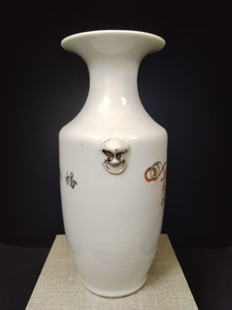 古玩陶瓷（全品）民國粉彩仕女人物蟠桃獻瑞獸耳花瓶尺寸：高23.5cm拍賣，當(dāng)前價格2200元